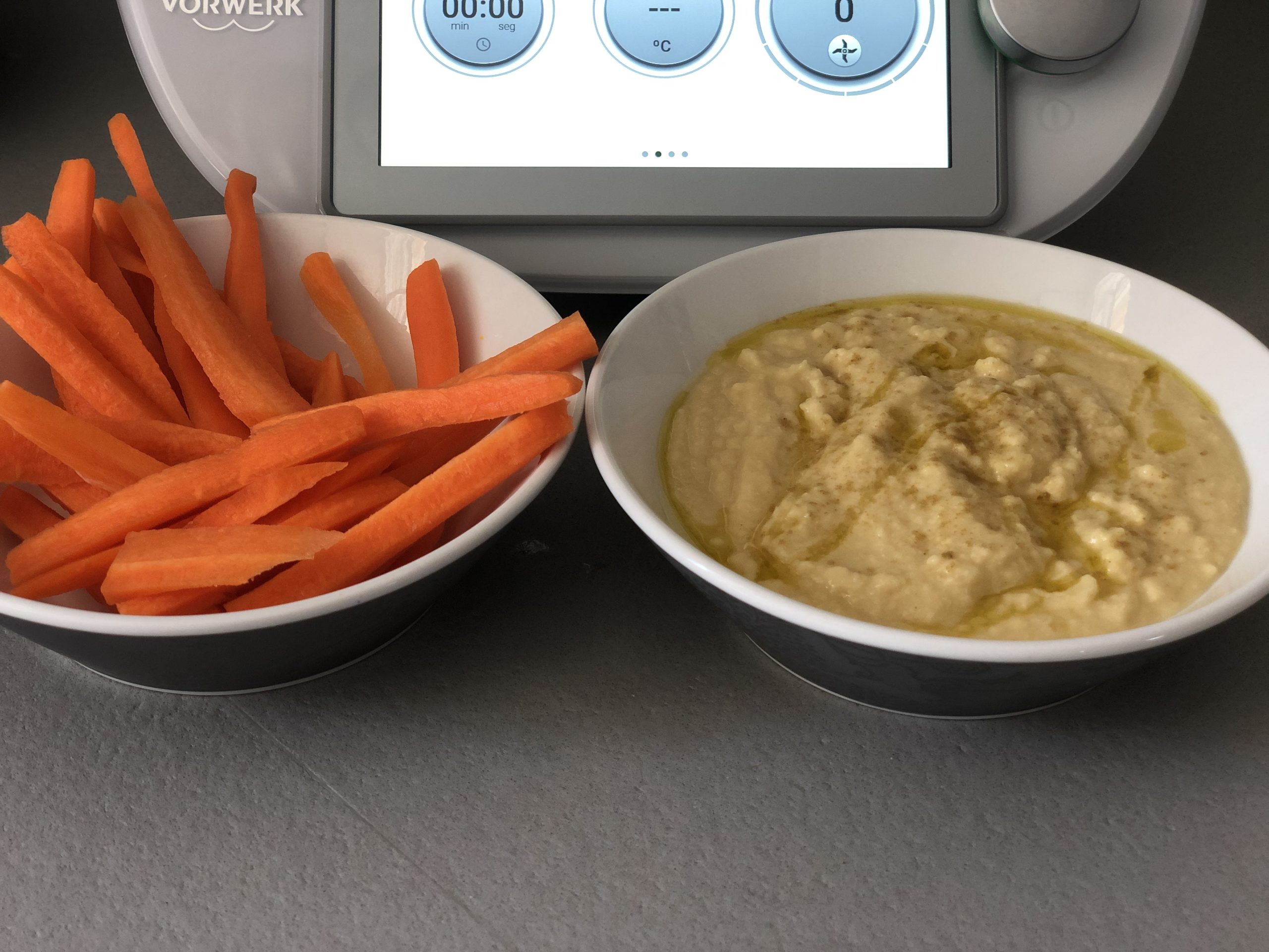 Snack saludable: zanahorias con hummus