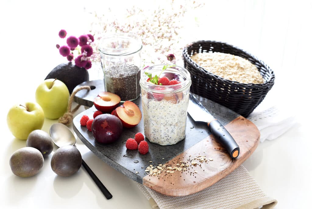 Desayuno nutritivo: avena con frutas y semillas