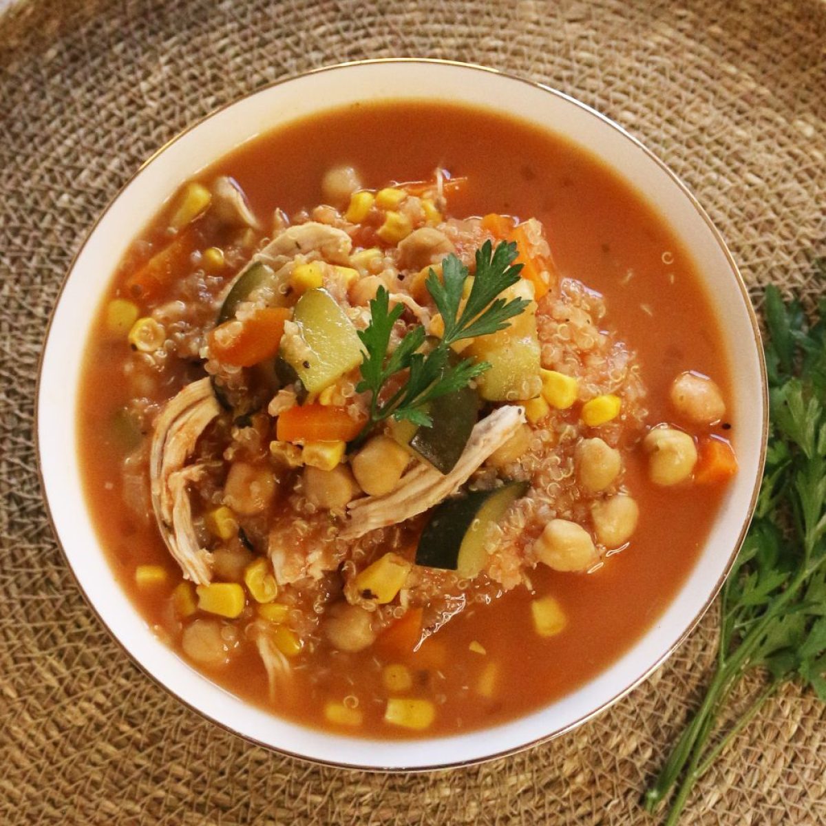 Sopa ligera de verduras y quinoa